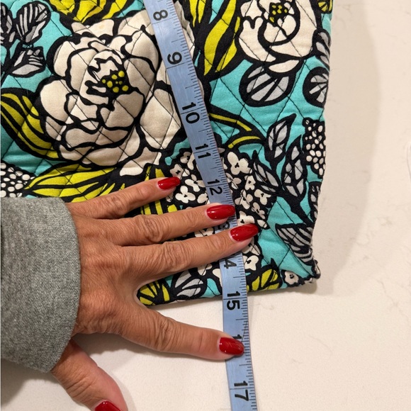 Vera Bradley – Island Blooms Travel Set - Picture 3 of 14